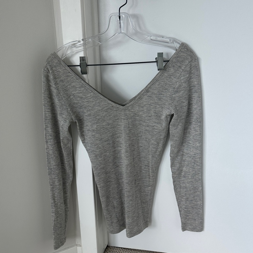 CLUB MONACO V-Neck Front and Back Long-Sleeve Shirt (XS)